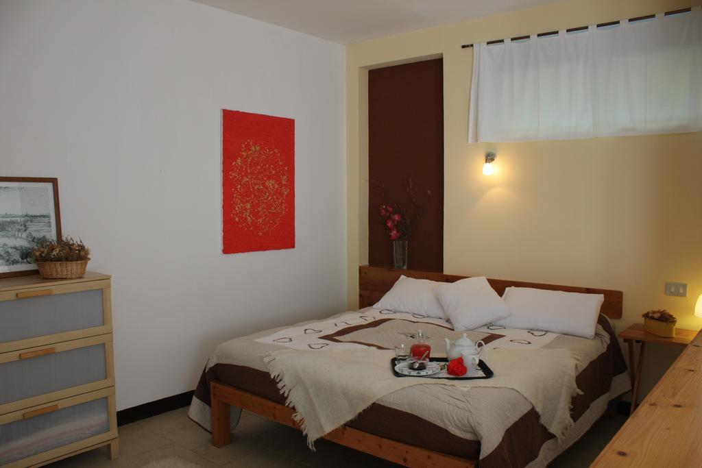 Fattoria Del Pino Bed and Breakfast Orta San Giulio Habitación foto