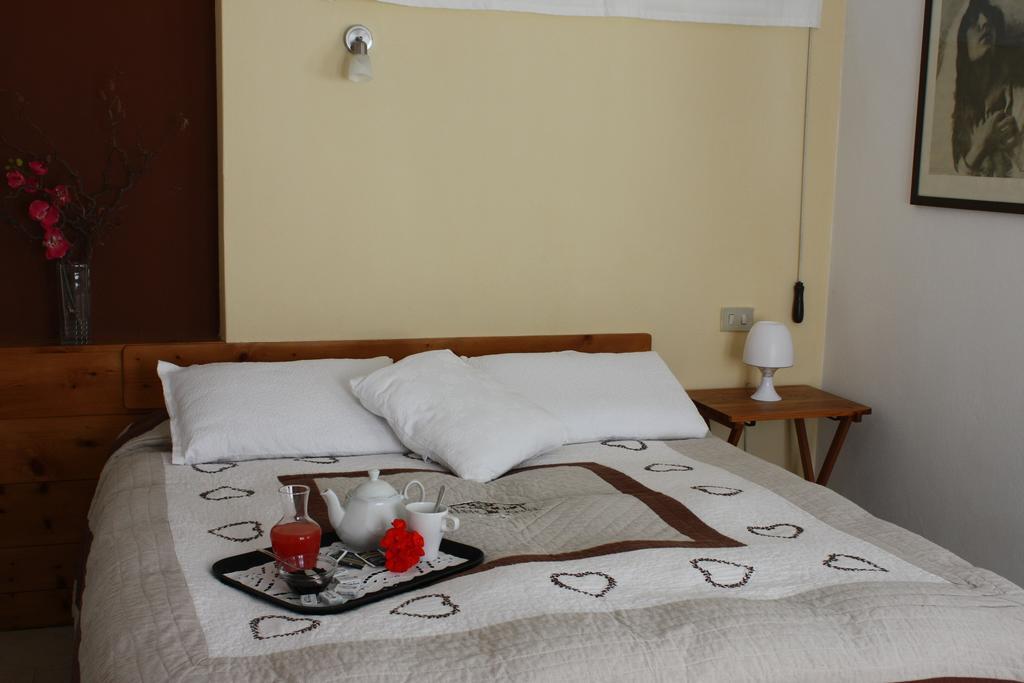 Fattoria Del Pino Bed and Breakfast Orta San Giulio Habitación foto